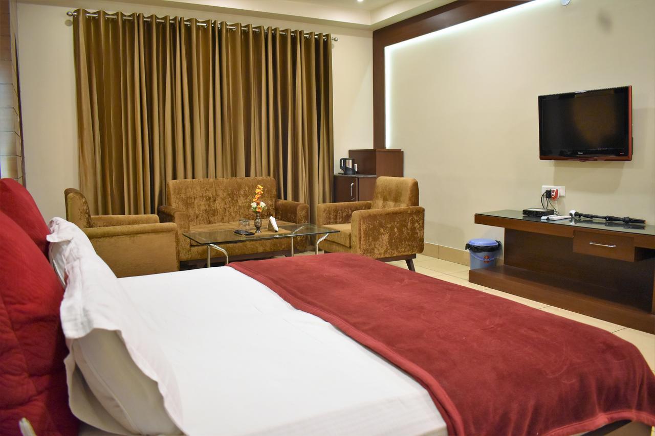 Hotel Ashish Continental Фагвара Экстерьер фото