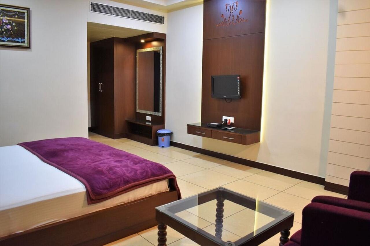 Hotel Ashish Continental Фагвара Экстерьер фото